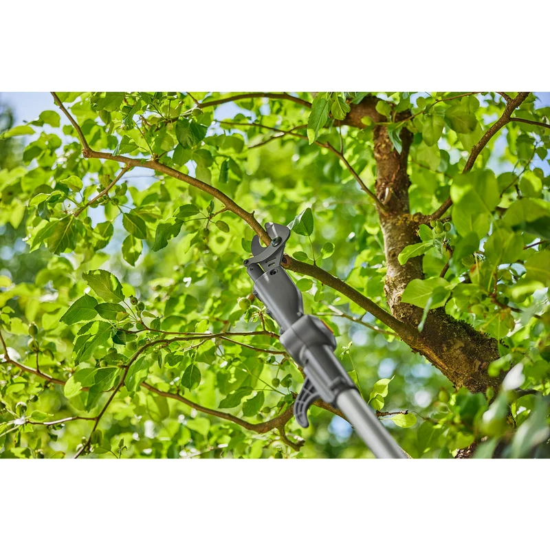 Gardena Akku-Teleskop-Baumschere HighCut 250/18V P4A / Ready-To-use / Set