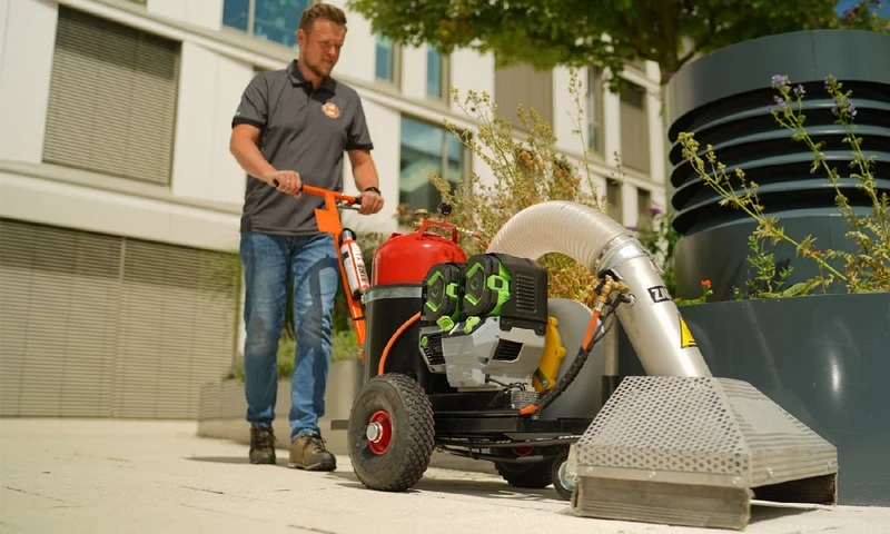 Zacho Unkrautbeseitigung mit Heißluft UKB 625 Ego e-Serie - Akkuantrieb