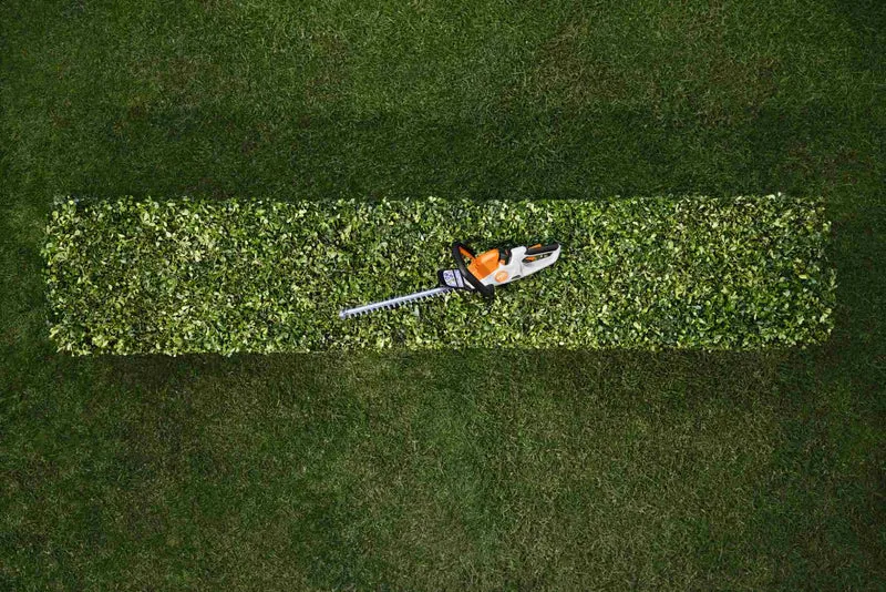 STIHL Akku-Heckenschere HSA 30 Set mit 1 x Akku AS 2 und Ladegerät ALS 31