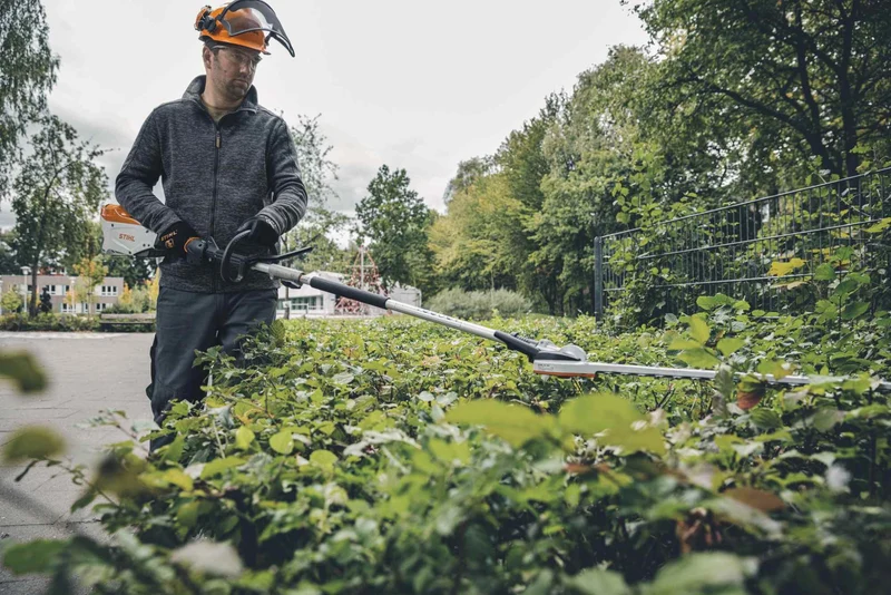 STIHL Akku-KombiMotor KMA 140 R-B ohne Akku und Ladegerät