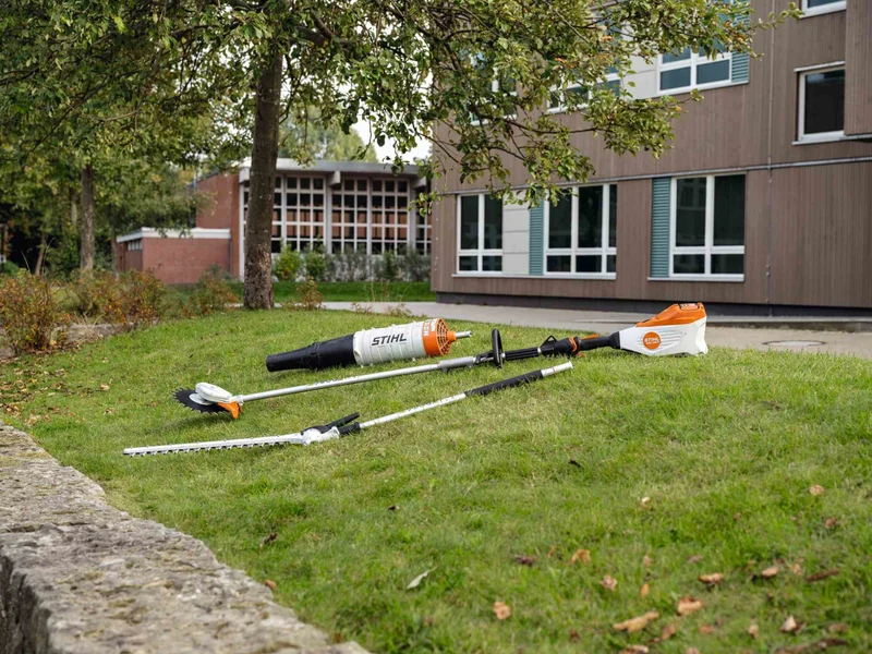 STIHL Akku-KombiMotor KMA 140 R-B ohne Akku und Ladegerät