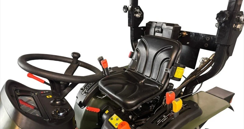 Startrac Allrad-Kleintraktor 22 Nato-Grün mit Industriebereifung