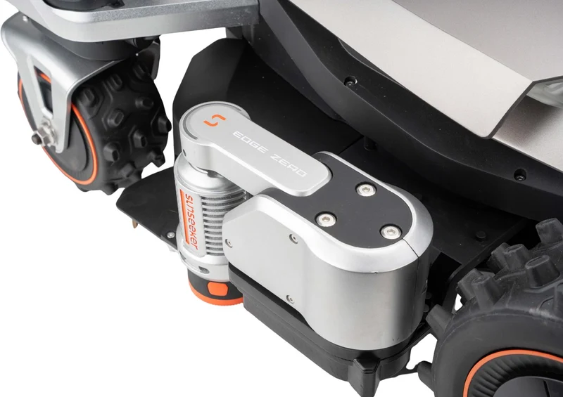 Sunseeker kabelloser Mähroboter X9 Plus für Sportplätze und Großflächen (mit Allradantrieb)