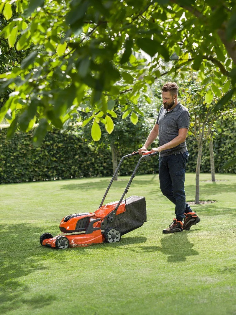 Husqvarna Akku-Rasenmäher LC 251i ohne Akku und Ladegerät