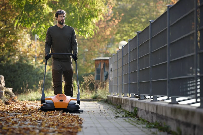 STIHL Akku-Kehrgerät KGA 770, ohne Akku und Ladegerät