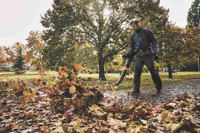 STIHL Akku-Laubbläser BGA 300 ohne Akku und Ladegerät
