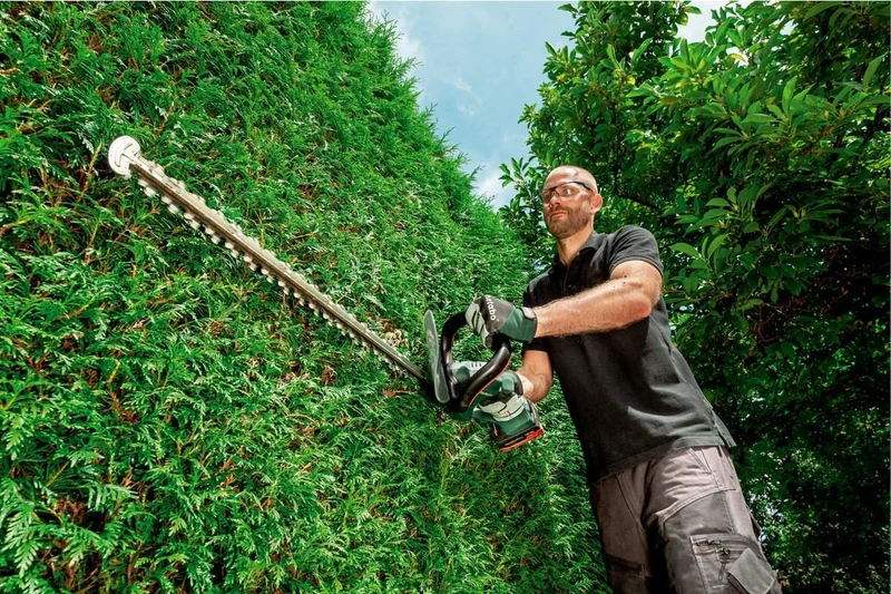 Metabo Akku-Heckenschere AHS 18-55 V - Inkl. 2 LiHD Akkus und Ladegerät