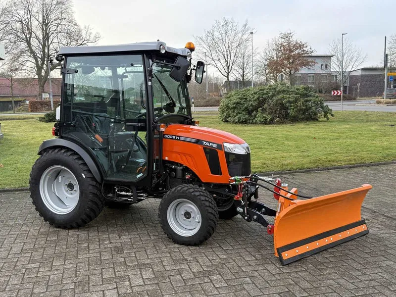 Tafe Allrad-Universalschlepper 6028H KB mit Winterpaket und Kommunalbereifung