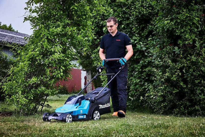Makita Akku-Rasenmäher DLM330Z - ohne Akku und Ladegerät