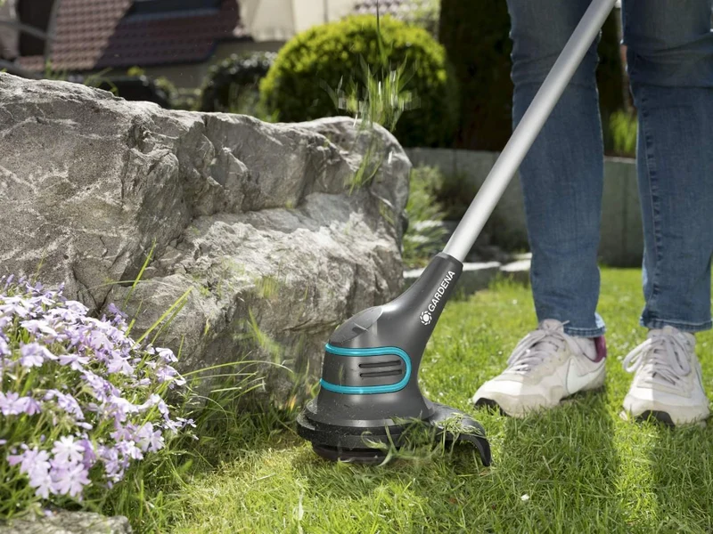 Gardena Akku-Trimmer SmallCut Li-23R mit integriertem Li-Ionen-Akku