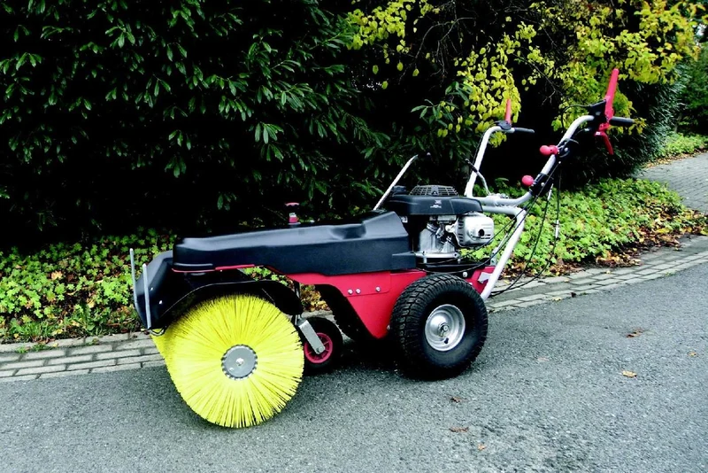 4F Schmutz- und Schneekehrmaschine GCV 160 Limpar 84 Pro mit Scheibenbürstensatz