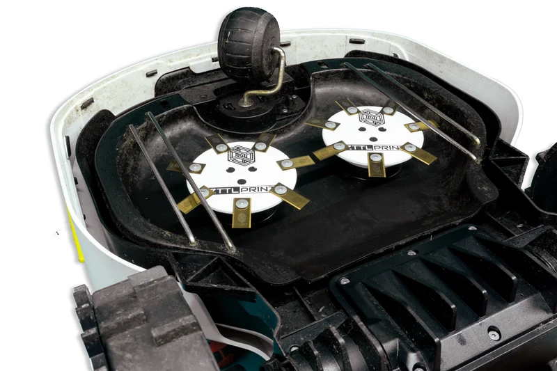 Mammotion Yuka Mähroboter Performance Komplettpaket Spikes