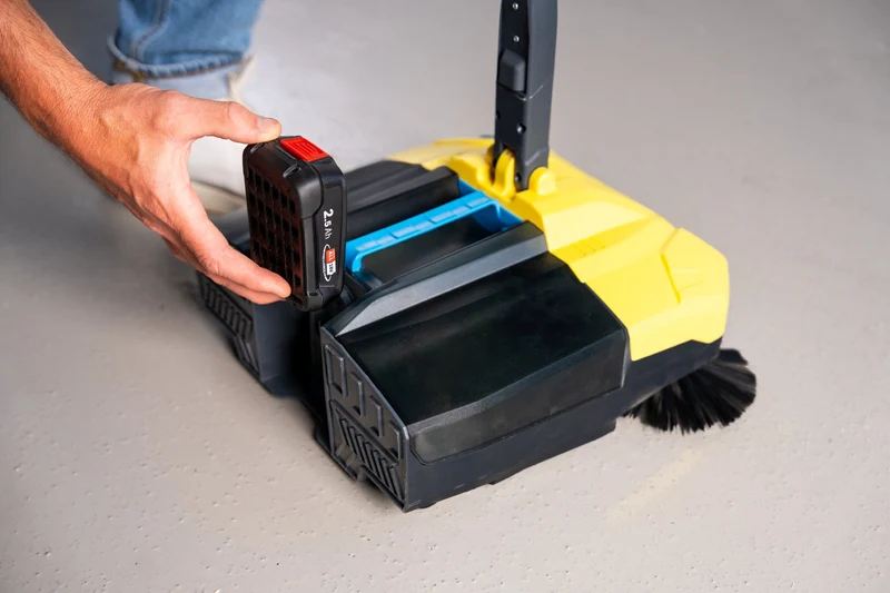 GLORIA Akku-Kehrmaschine EasySweep 18V – Multi-Kehrsystem für Indoor & Outdoor (inkl. BOSCH 18V Akku)