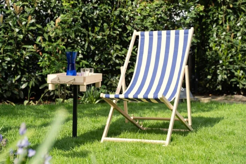 Höhenverstellbarer Gartenstecktisch mit Tablett