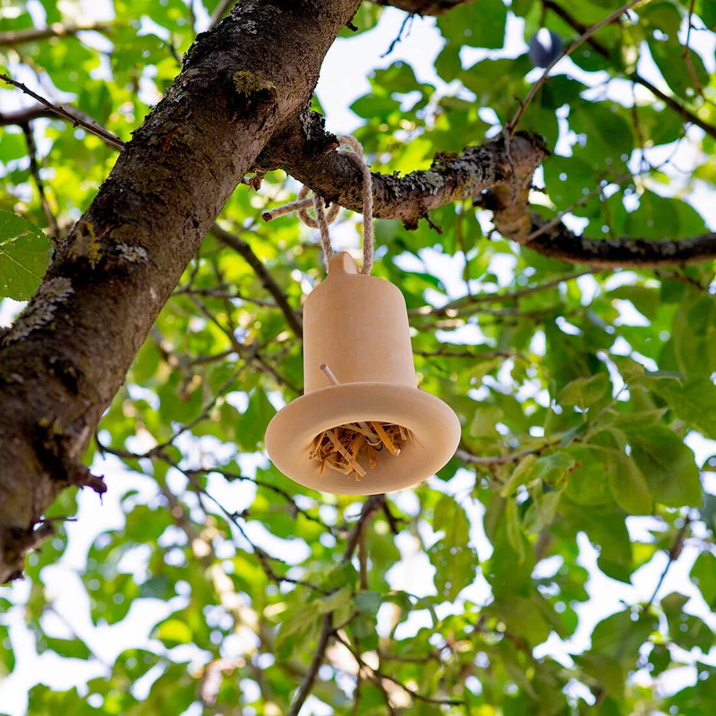 Insektenhaus aus Keramik mit Tränke