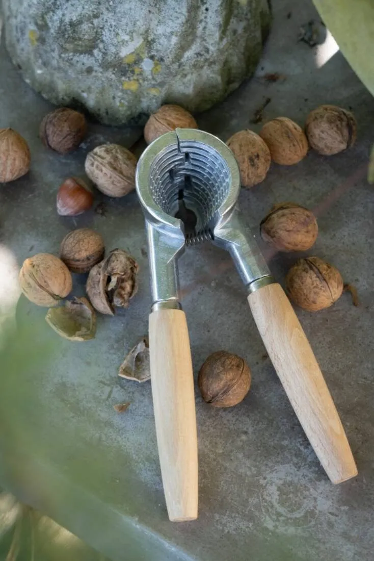 Nussknacker mit Holzgriff