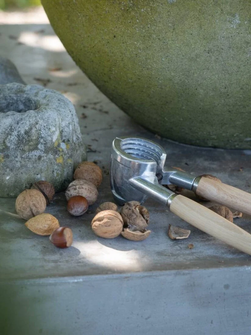 Nussknacker mit Holzgriff
