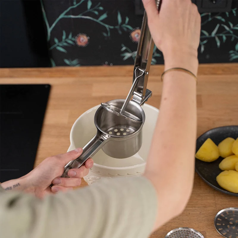 Kartoffelpresse mit drei Lochscheiben