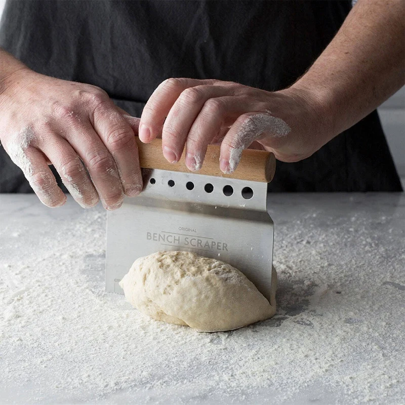 Teigschneider und Backpinsel