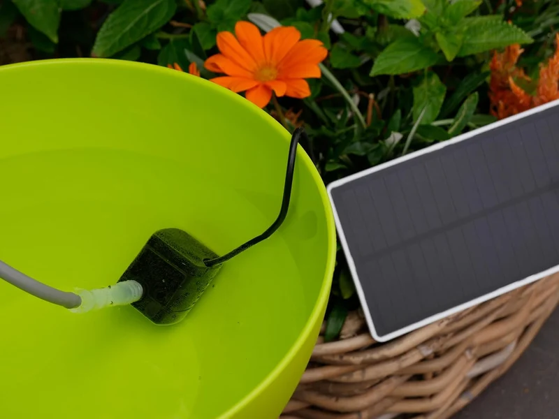 Yard Force LX SR01 Solar-Bewässerungs-System (Für 5 Pflanzen, 2000 mAh Akku) – Autarkes Tropfbewässerungs-Set inkl. Timer, 5m Schlauch & Pumpe für Balkon & Urlaub