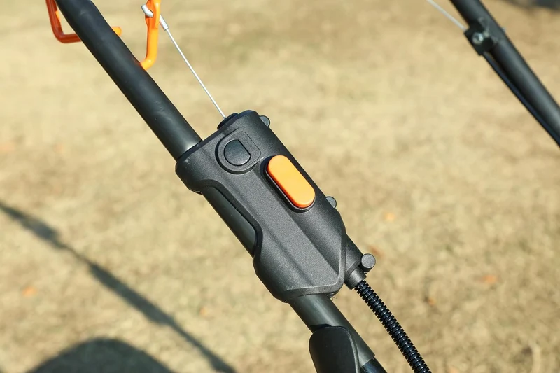 Yard Force LM C46 Akku-Rasenmäher 40V mit Radantrieb (46 cm, Stahldeck) – 3-in-1 Mulchmäher inkl. 2x 20V 5,0 Ah Akkus & 55L Fangkorb (bis 600 m²)
