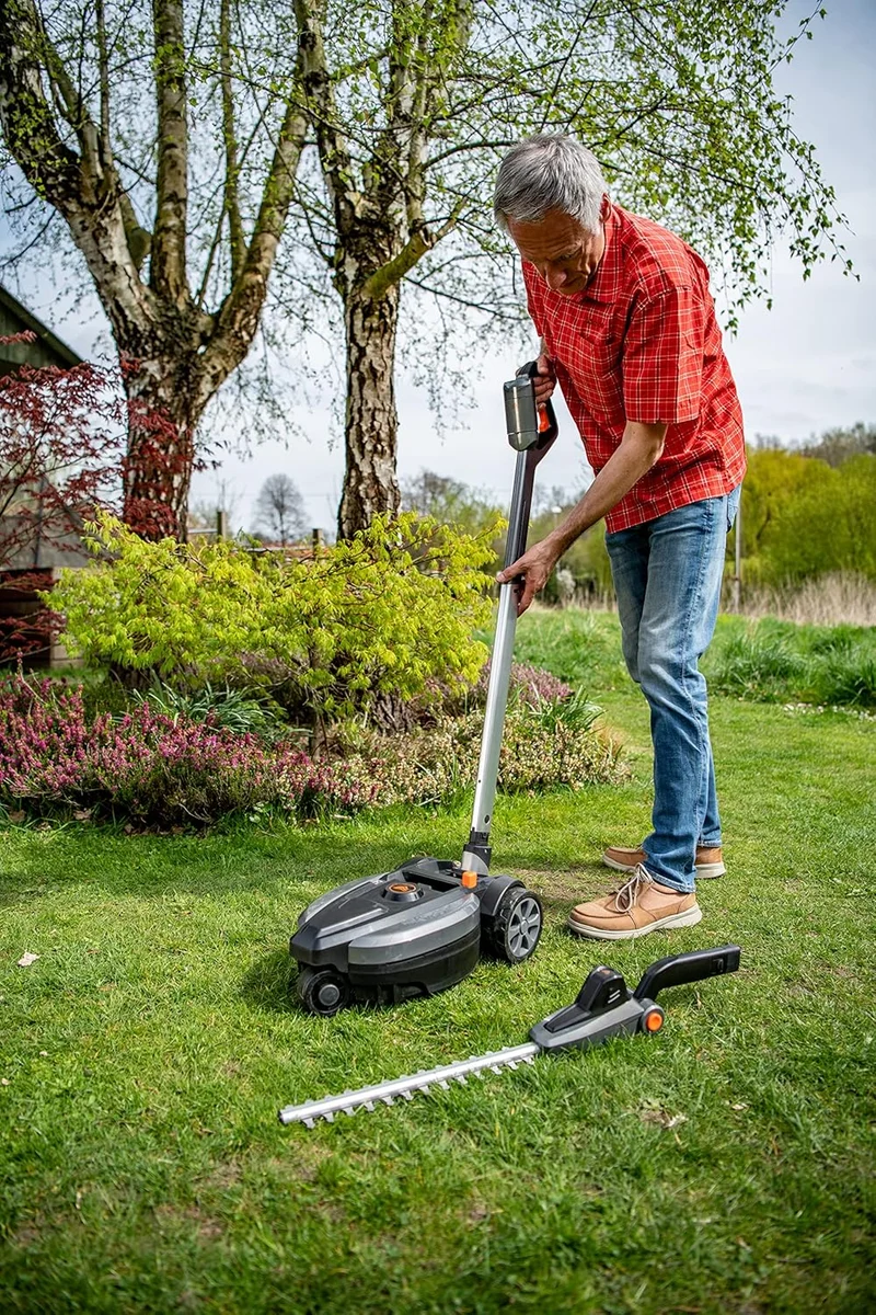 Yard Force iFlex LM F23BN 2-in-1 Akku-Rasenmäher & Rasentrimmer (23 cm, 12V 4Ah) – 360° Wendigkeit, bürstenloser Motor & Einhandbedienung