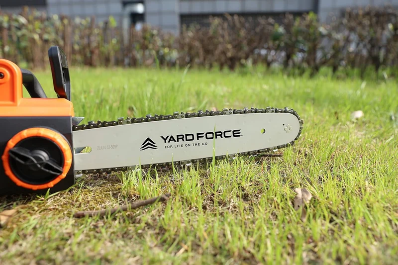 Yard Force ES U35 Elektro-Kettensäge (1800 W, 35 cm Schwert) – Motorsäge mit werkzeugloser Kettenspannung, Sanftanlauf & automatischer Schmierung