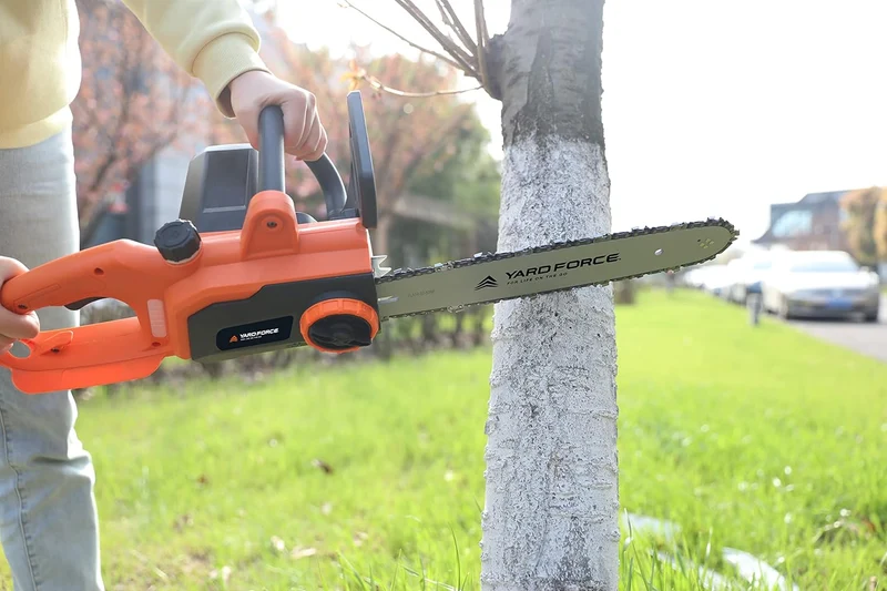 Yard Force ES U35 Elektro-Kettensäge (1800 W, 35 cm Schwert) – Motorsäge mit werkzeugloser Kettenspannung, Sanftanlauf & automatischer Schmierung