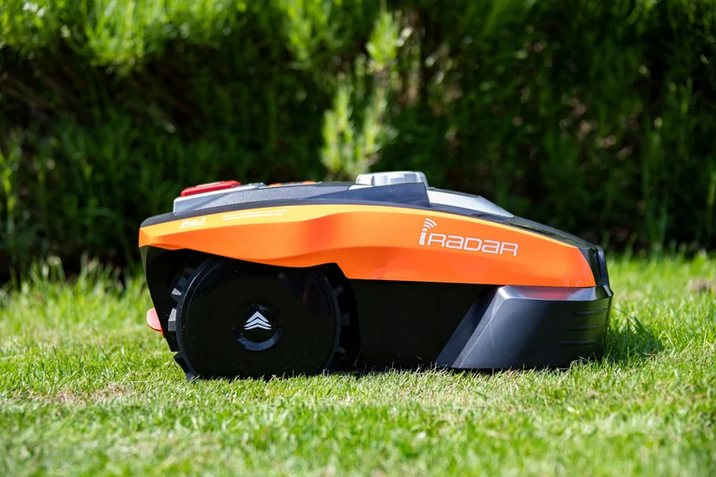 Yard Force Mähroboter COMPACT 400RiS – Bis 400 m², WLAN & App-Steuerung, iRadar Ultraschallsensor, Brushless Motor, Kantenschnitt