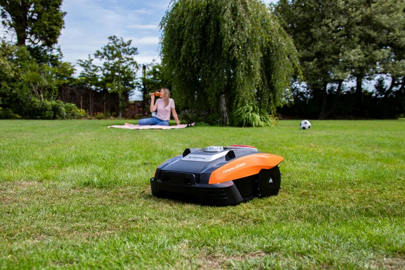 Yard Force Mähroboter Compact 300RBS – Bis 300 m², iRadar Ultraschallsensor, Bluetooth App-Steuerung, Brushless Motor, 30 % Steigung