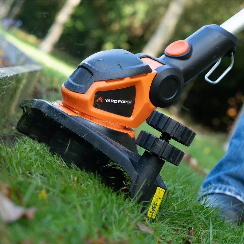 Yard Force 350W Elektro-Rasentrimmer ET U25 – 25 cm Schnittbreite, Teleskopstiel (95-110 cm), Kantenrad, Fußpedal-Winkelverstellung, Pflanzenschutz