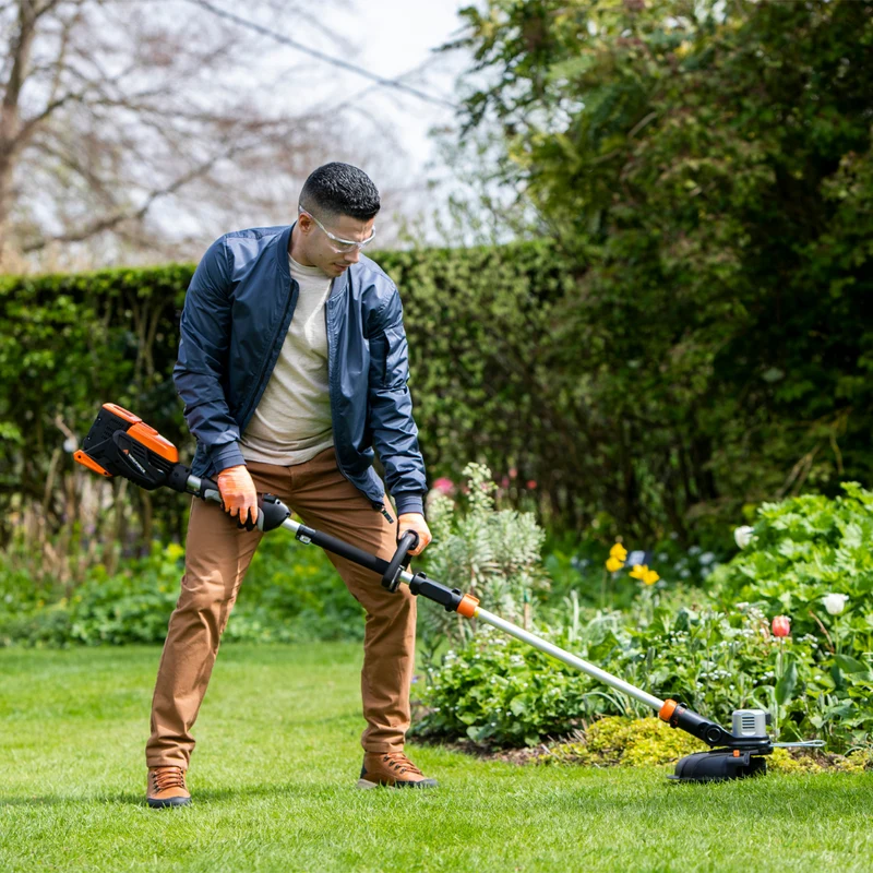 Yard Force 40V Akku-Rasentrimmer LT G33AW-EU – 28-33 cm variable Schnittbreite, verstellbarer Schneidkopf, Pflanzenschutz (Sologerät / Ohne Akku & Ladegerät)