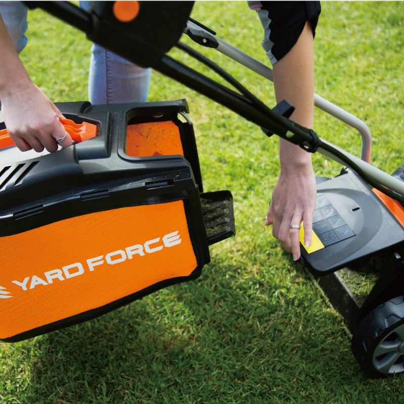 Yard Force 20V Akku-Rasenmäher LM C33B – 33 cm Schnittbreite, inkl. ausdauerndem 20V 5,0 Ah Akku & Schnellladegerät, 30L Fangkorb