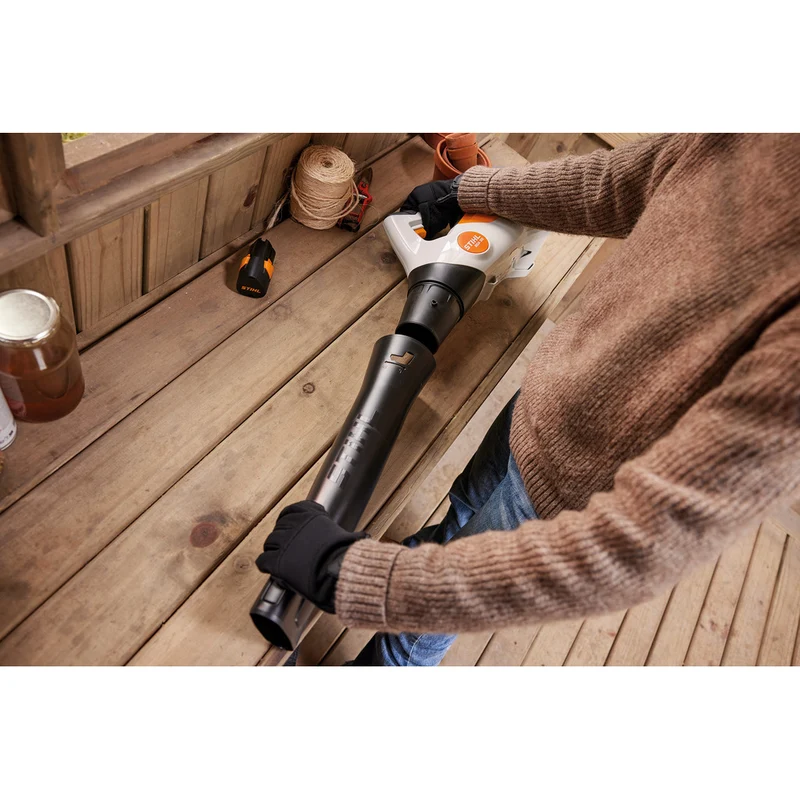 Stihl Akku-Blasgerät BGA 30 / mit 2 Akkus und Ladegerät