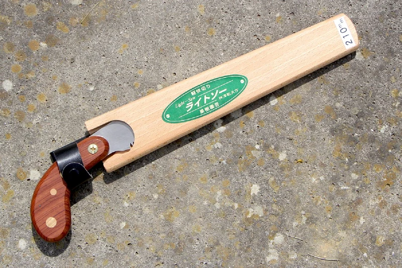 Japanische Astsäge 'Hishika' (mit Halfter aus Holz)