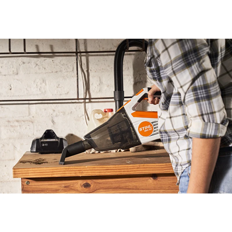 Stihl Akku-Handsauger-Set SEA 20 + Kühltasche