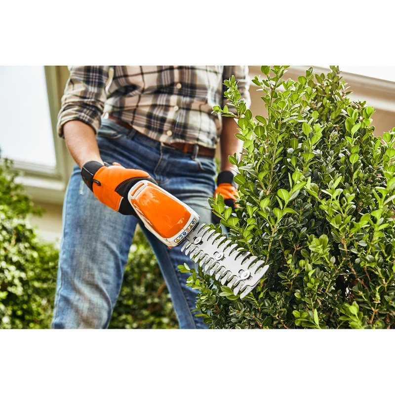Stihl Akku-Strauchschere HSA 26 / mit Akku AS 2 und Ladegerät AL1