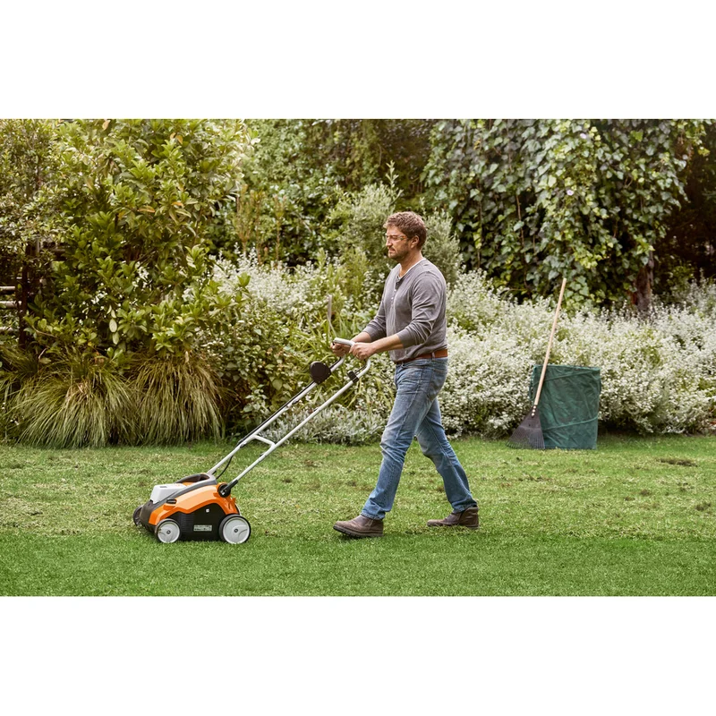 Stihl Akku-Vertikutierer RLA 240 (Rasenlüfter) mit Striegelwalze
